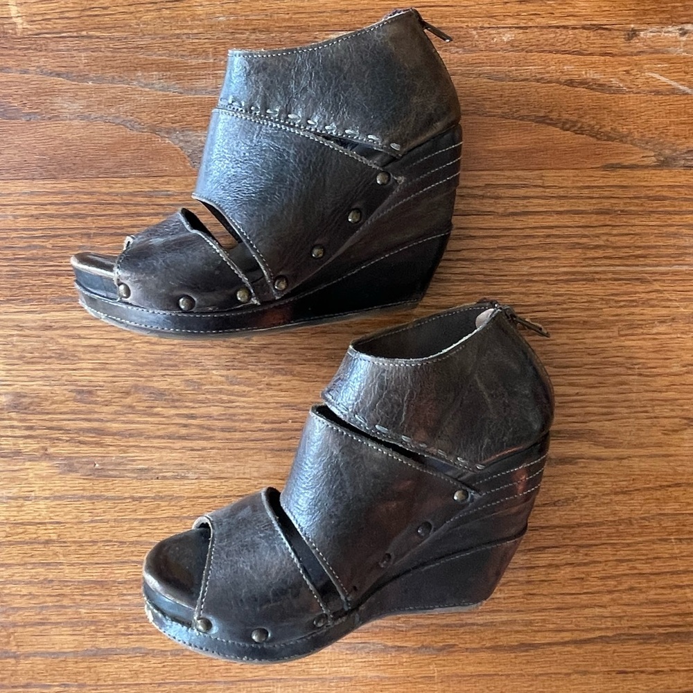 Jessie Bed Stu Wedges